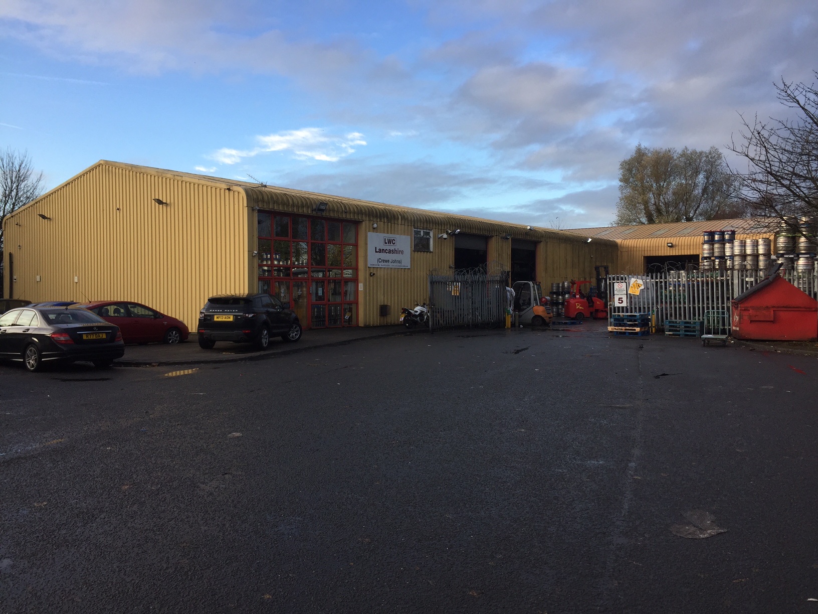 Industrial Unit Leyland for lease or sale with Robert Pinkus & Co